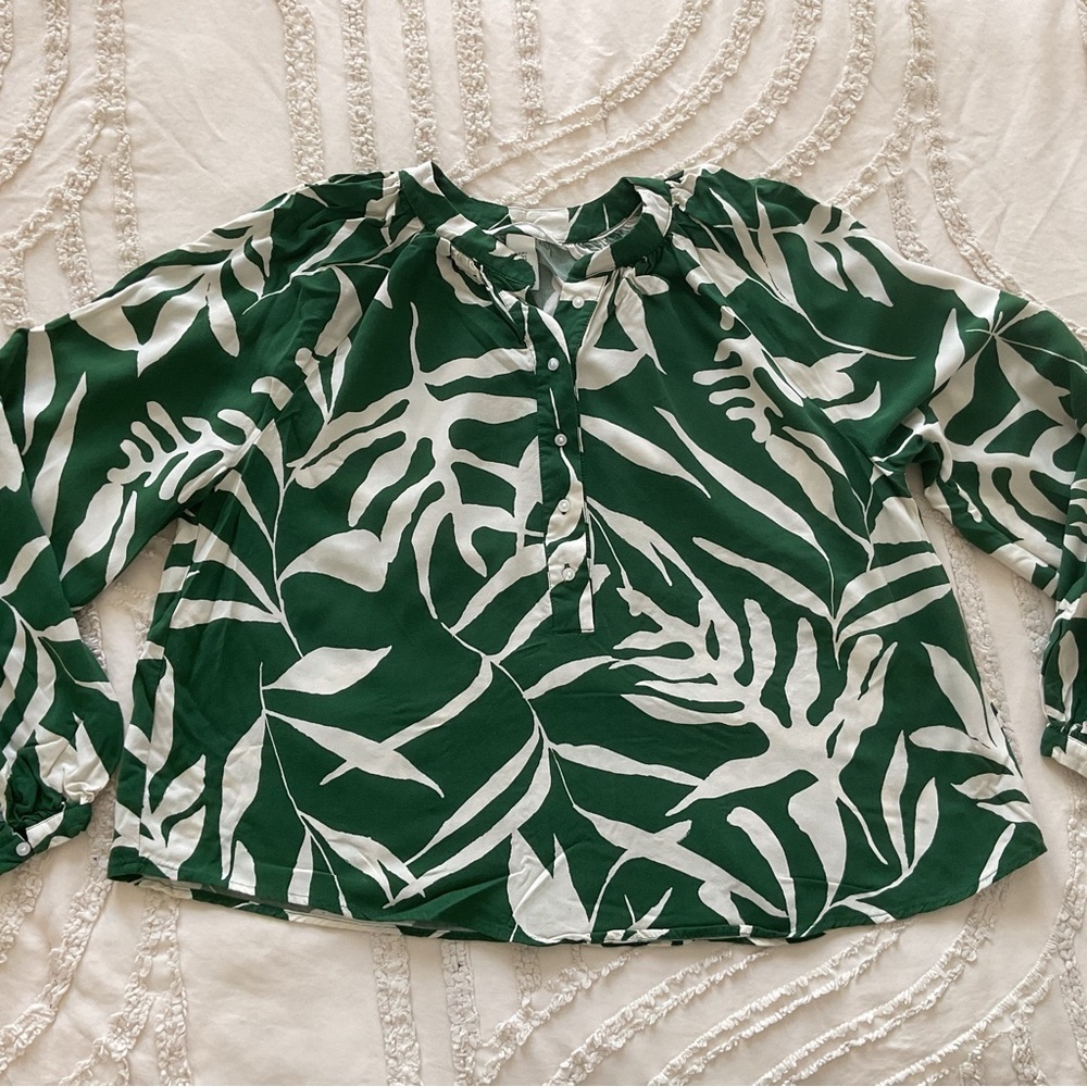 H&M Green and White Printed V-Neck Blouse - Picture 6 of 9